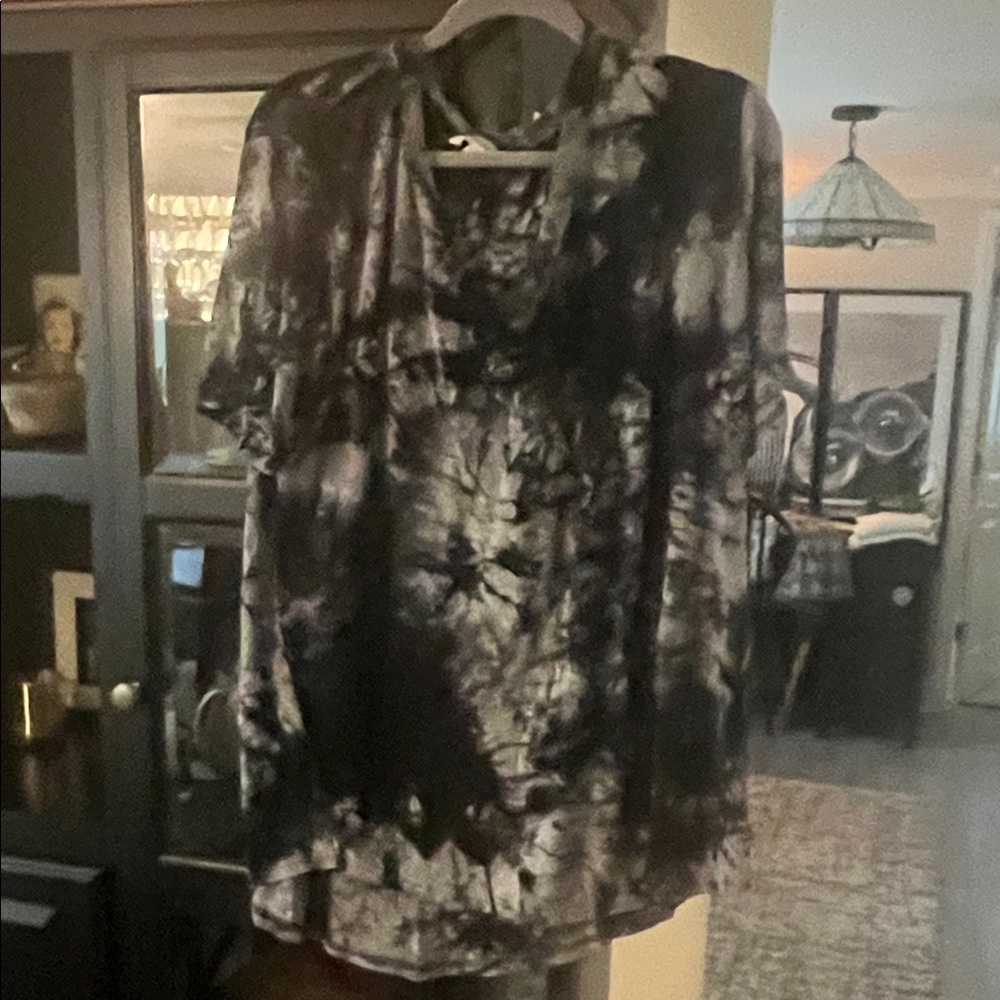 Amaryllis Black and Gray Top